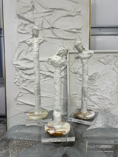 Large Jésus élancé