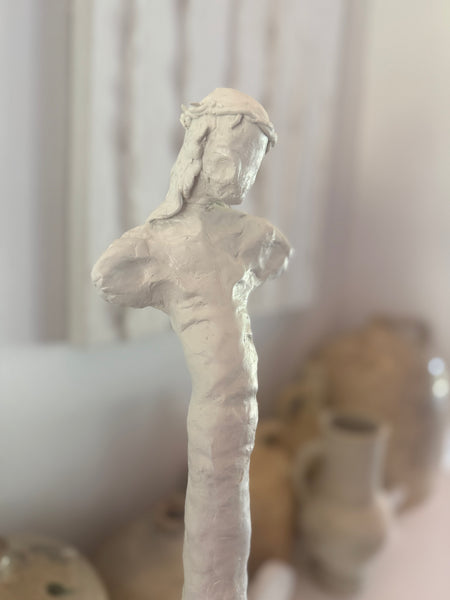 Large Jésus élancé