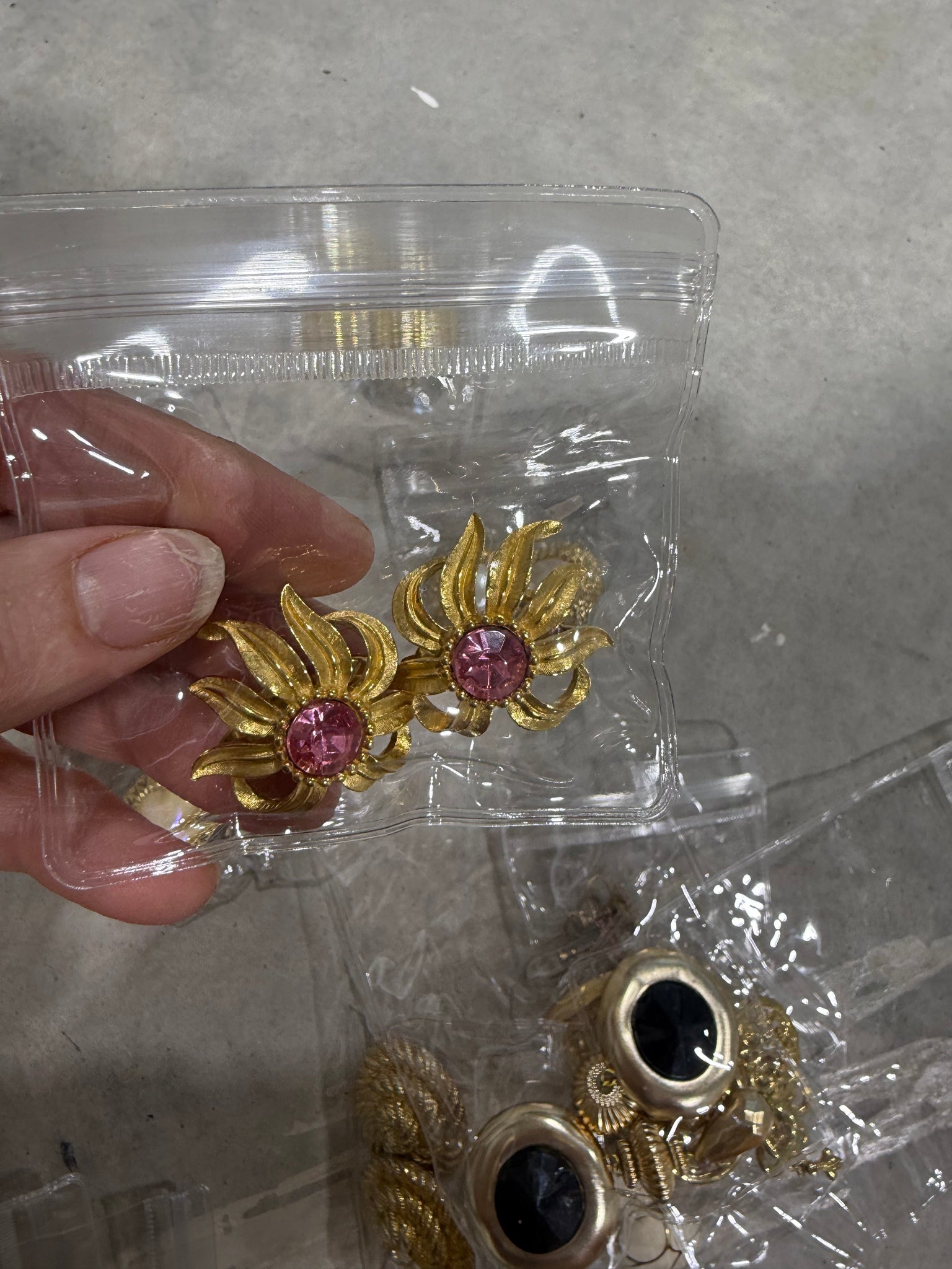 Vintage Trifari Gold Flower Clip On Earrings Pink Rhinestones