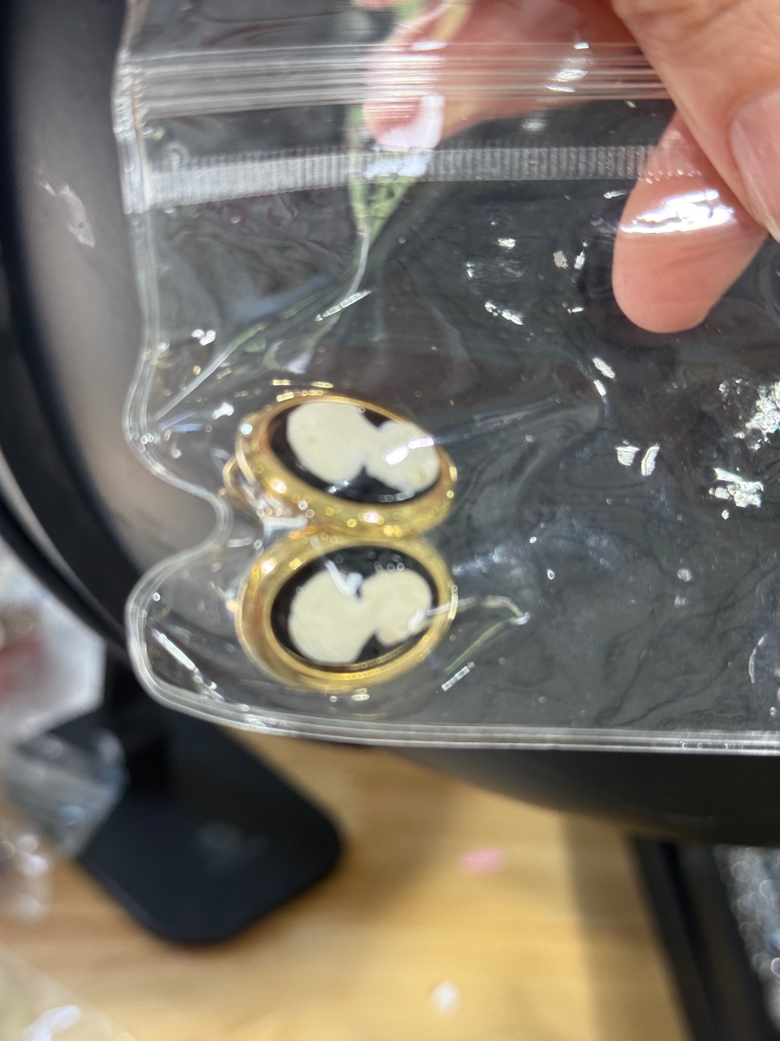 Vintage Gold Oval Black and White Cameo Clip On Earrings
