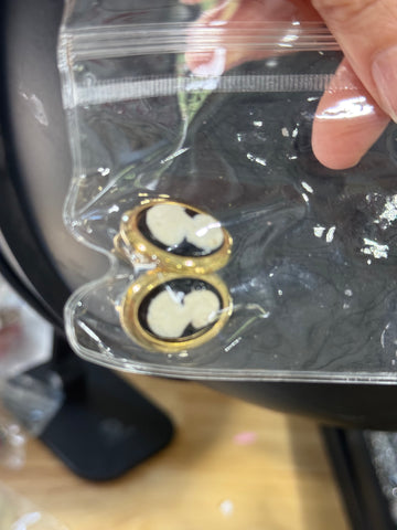 Vintage Gold Oval Black and White Cameo Clip On Earrings
