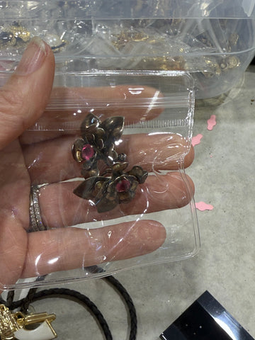 Vintage Antique Gold Flower with Pink Rhinestone Screw Back Warrings
