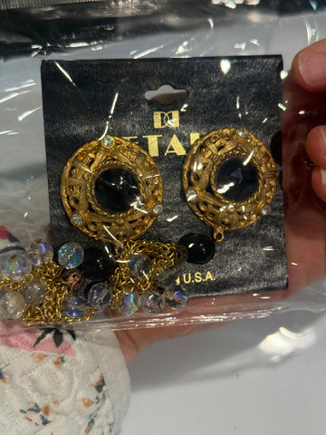 Vintage Large Heavy Black cabochon and Gold Round Dangle Clip On Earrinbs