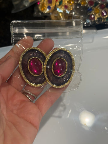 Vintage Wavy Gold Black Oval Clip Ons With Purple Cabochon Center
