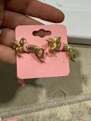 Vintage Heavy Gold Unicorn Post Earrjngs