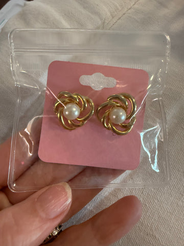 Vintage Petite Gold and Pearl Stud Post Earrings