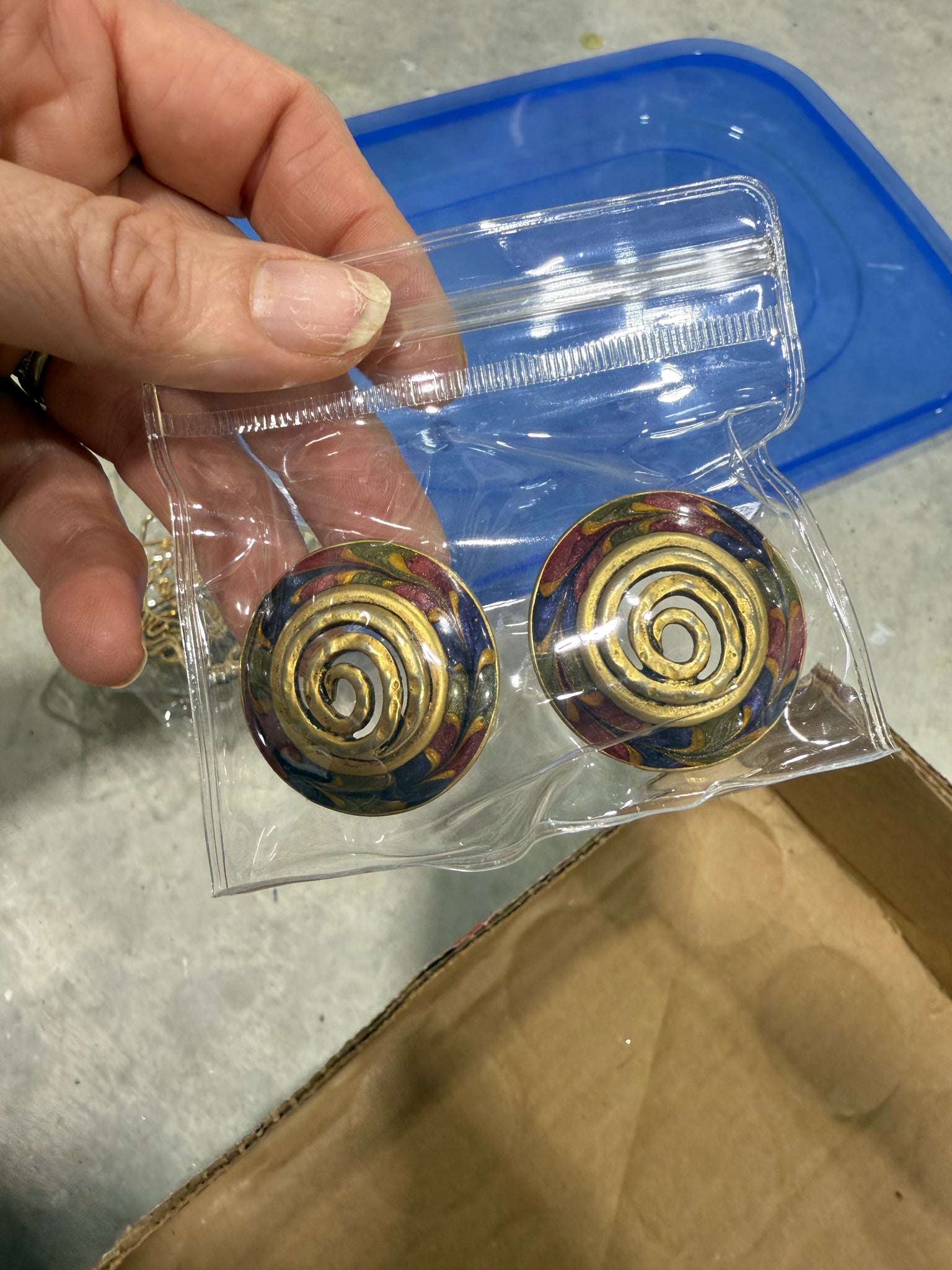 Vintage Heavy Large Round Acrylic And Matte Matte Gold Swirl Post Earrings