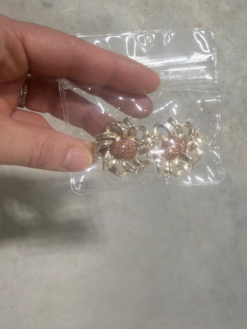 Vintage Gold Flowers With SandStone Center Clip On Earrings
