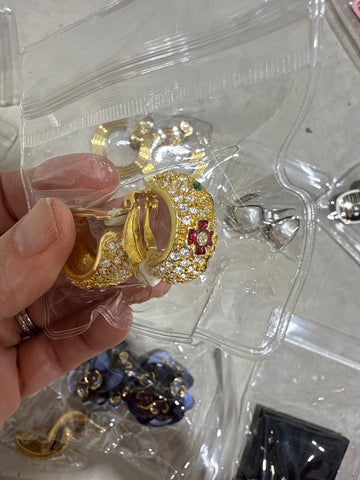 Vintage Joan Rivers Crystal Flower Gold Clip on Earrings