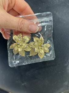 Vintage Gold Flower Clip On Earrings