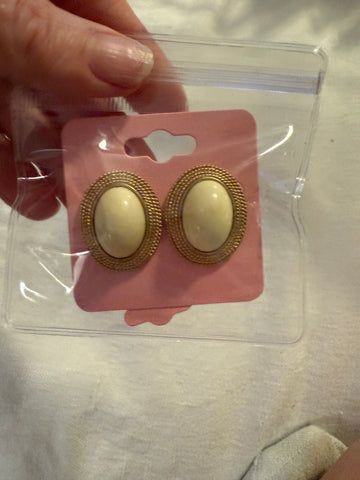 Vintage Oval Gold and Cream Cabochon Post Stud Earrings
